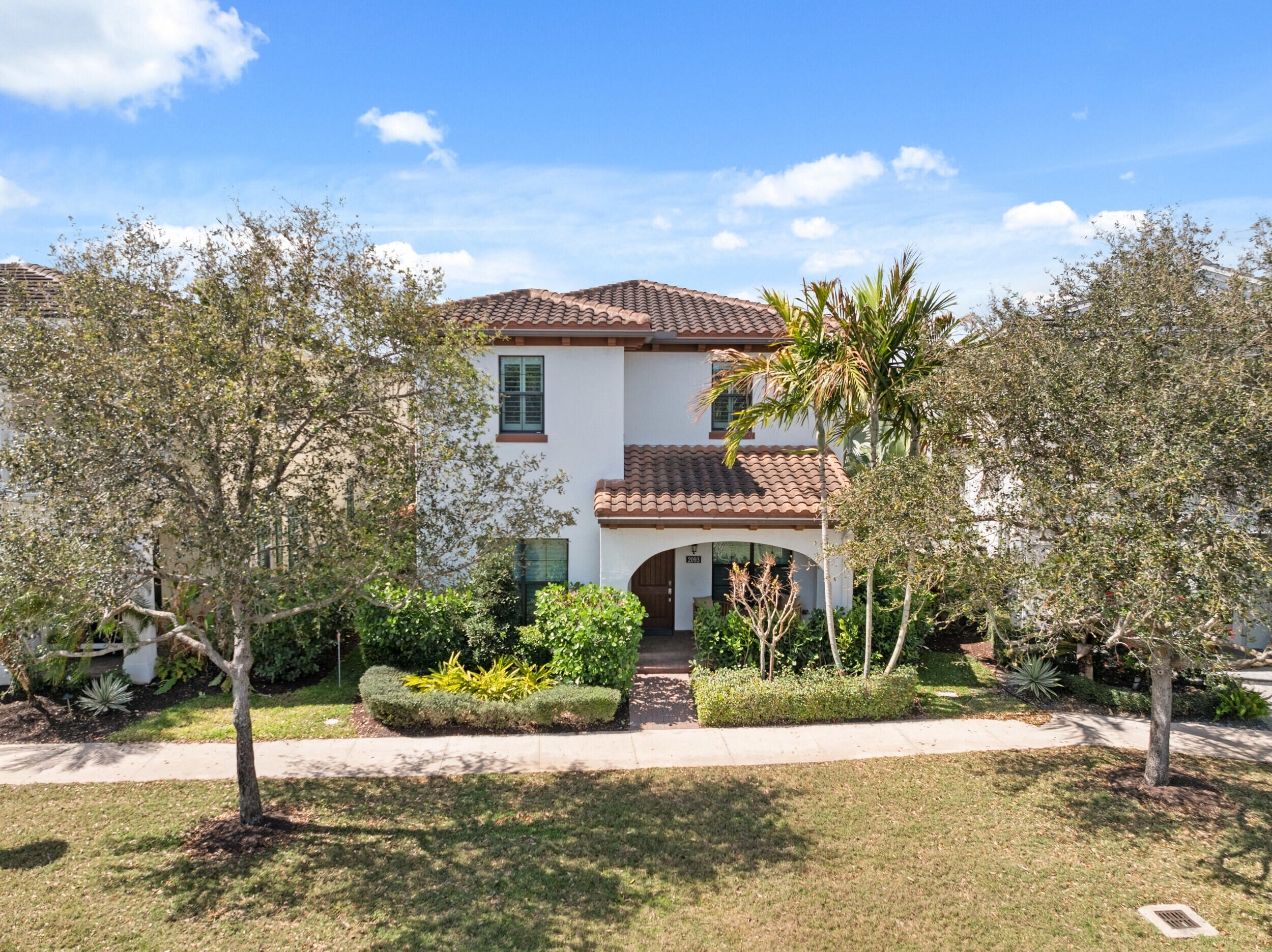 2093 Dickens Terrace