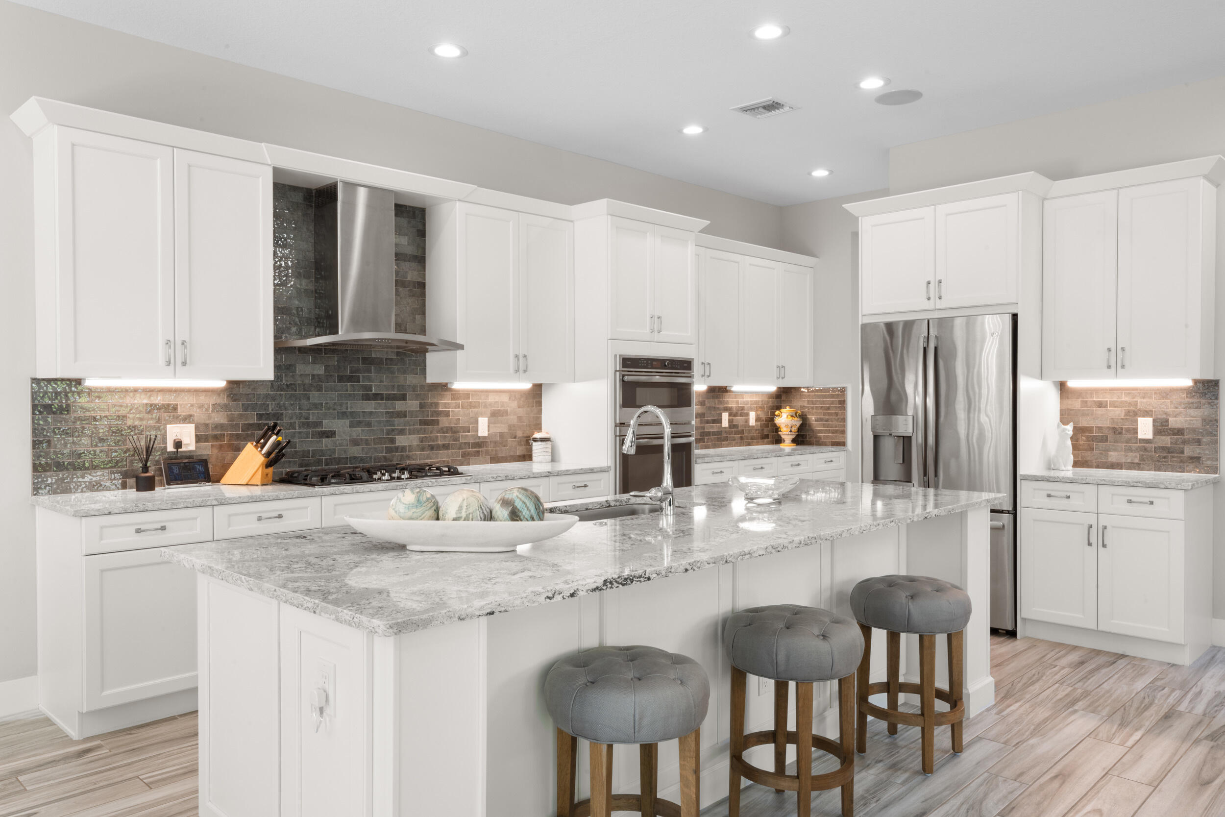 2093 Dickens Terrace