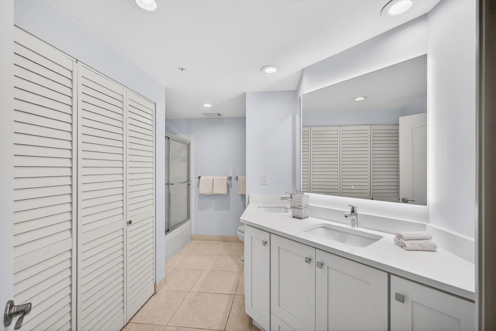 400 Uno Lago Drive 103