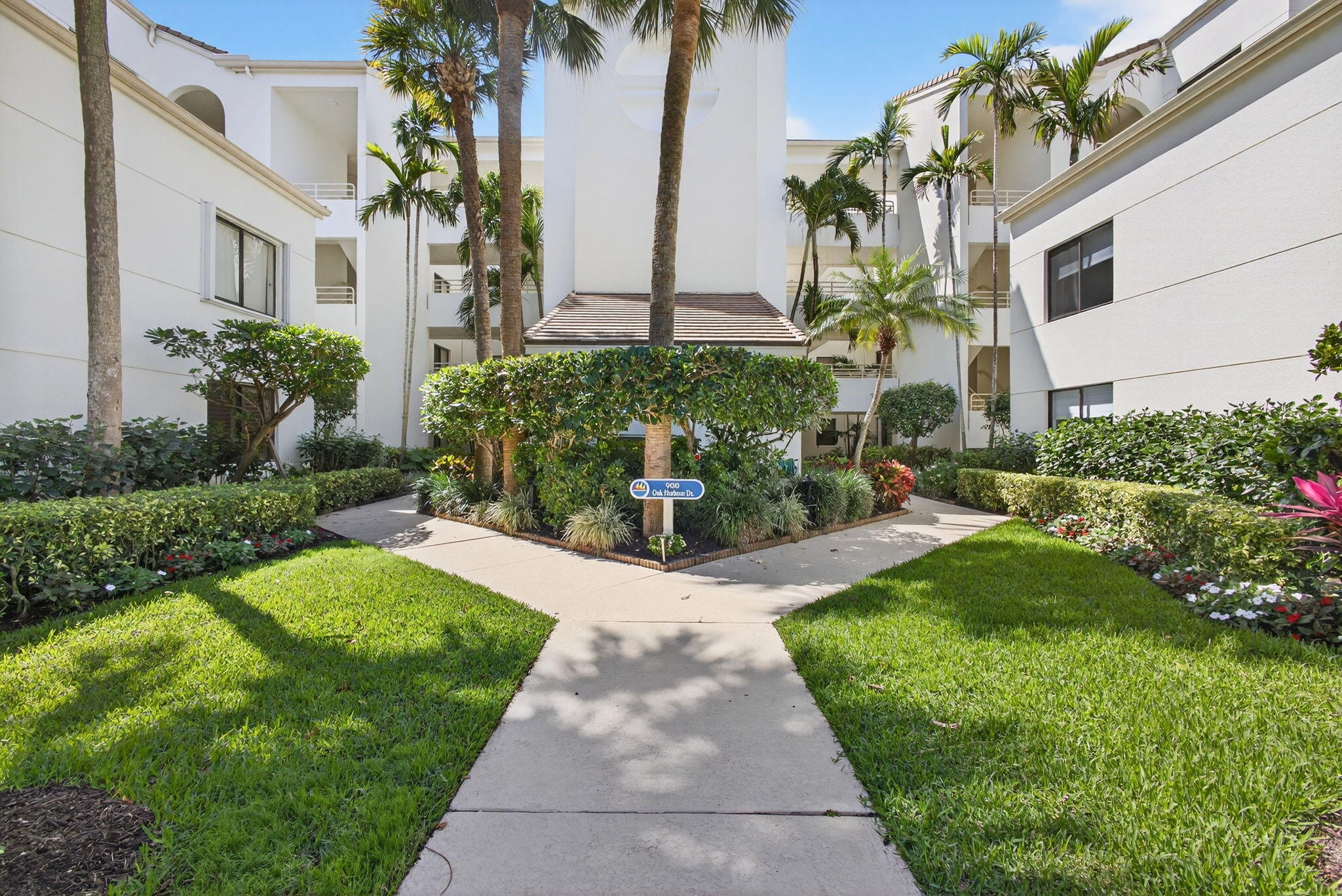 911 Oak Harbour Drive