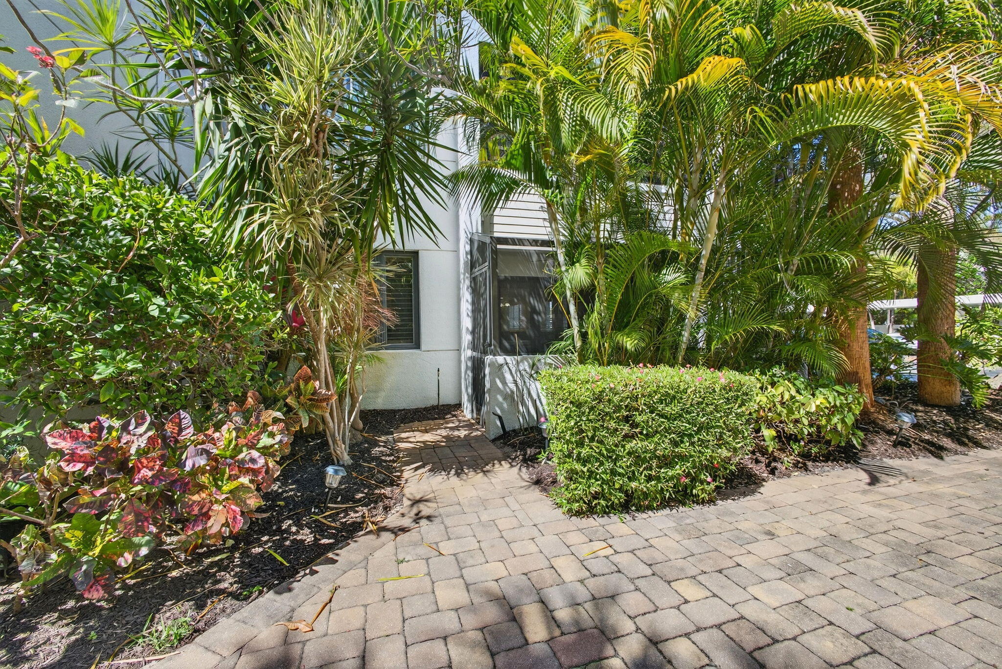 911 Oak Harbour Drive