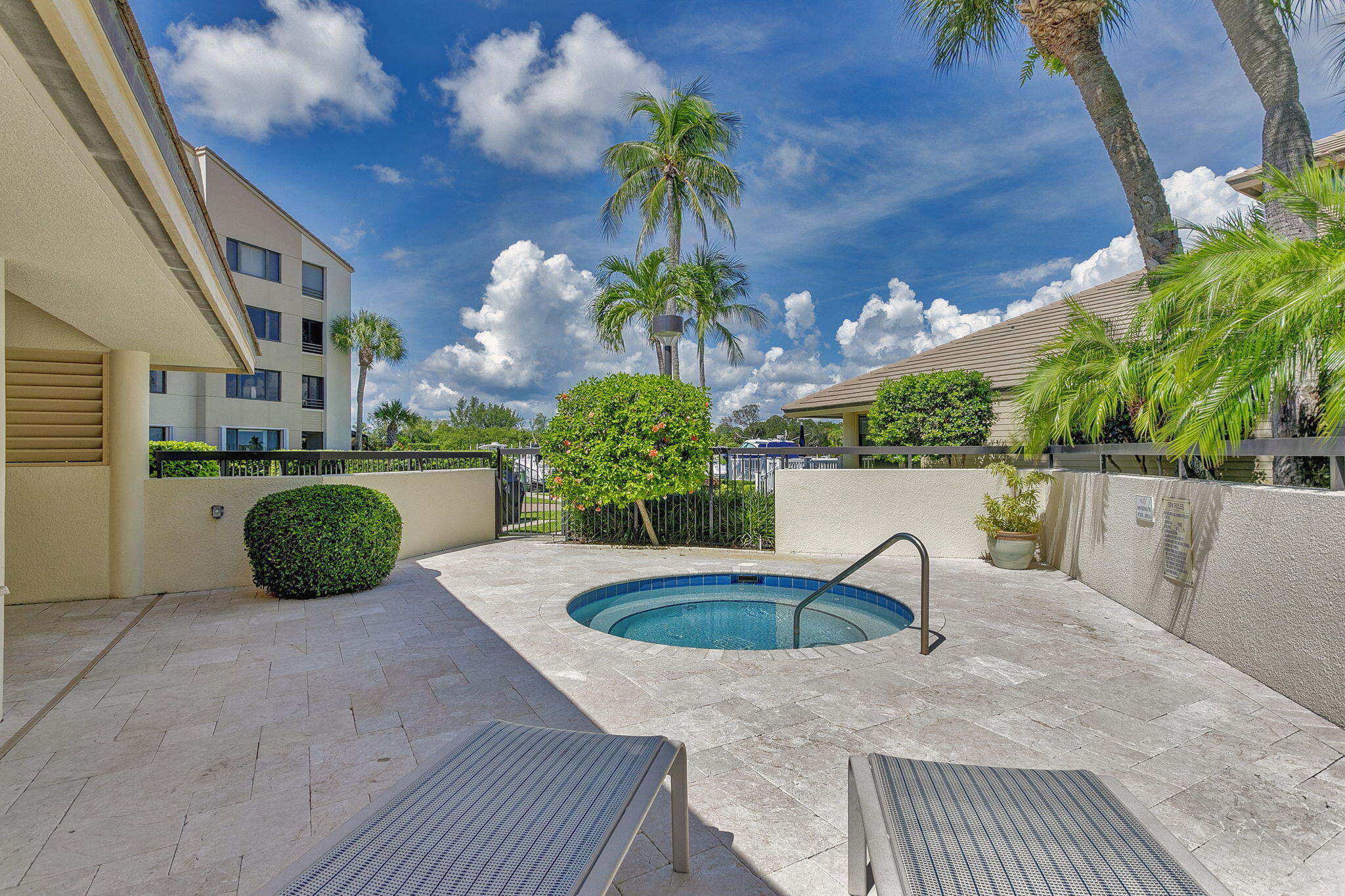 911 Oak Harbour Drive