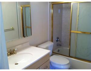 510 Prosperity Farms Road 8B