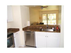 1120 Lake Shore Drive 103