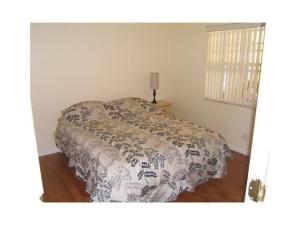 1120 Lake Shore Drive 103