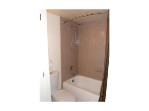 1120 Lake Shore Drive 103