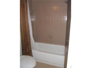 1120 Lake Shore Drive 204