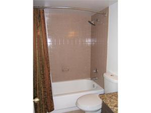 1120 Lake Shore Drive 204