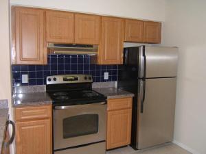 1040 Lake Shore Drive 102