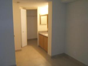 1040 Lake Shore Drive 102