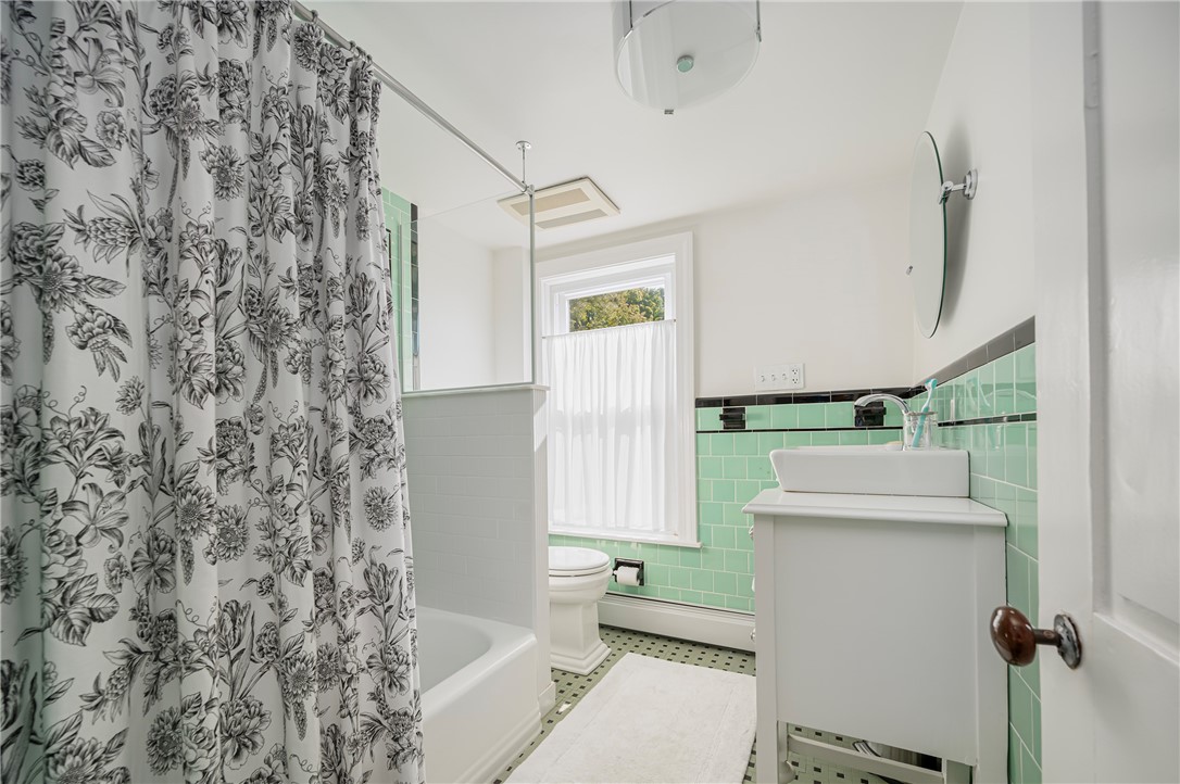 21 Avenue A