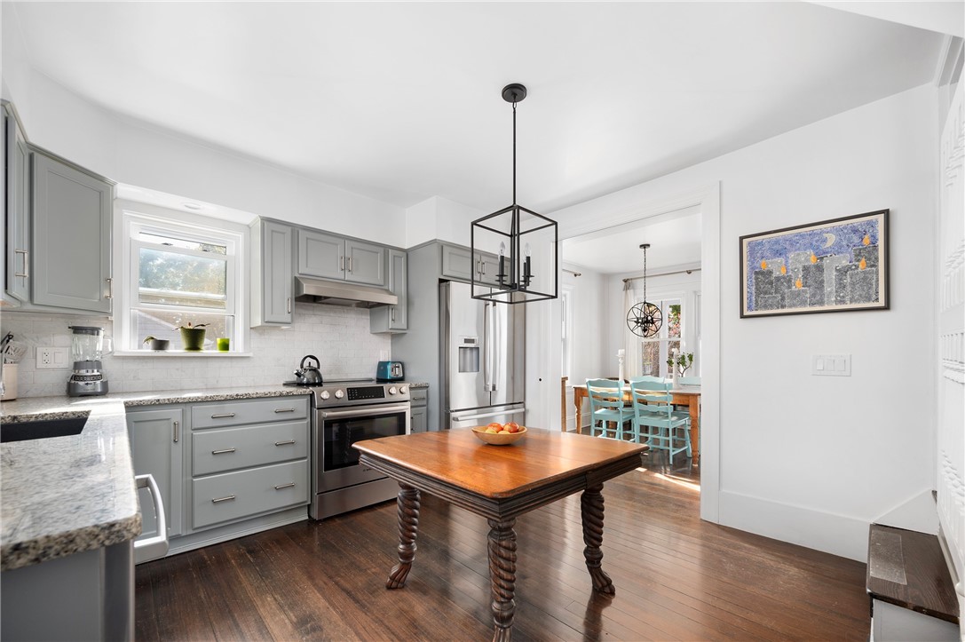 21 Avenue A