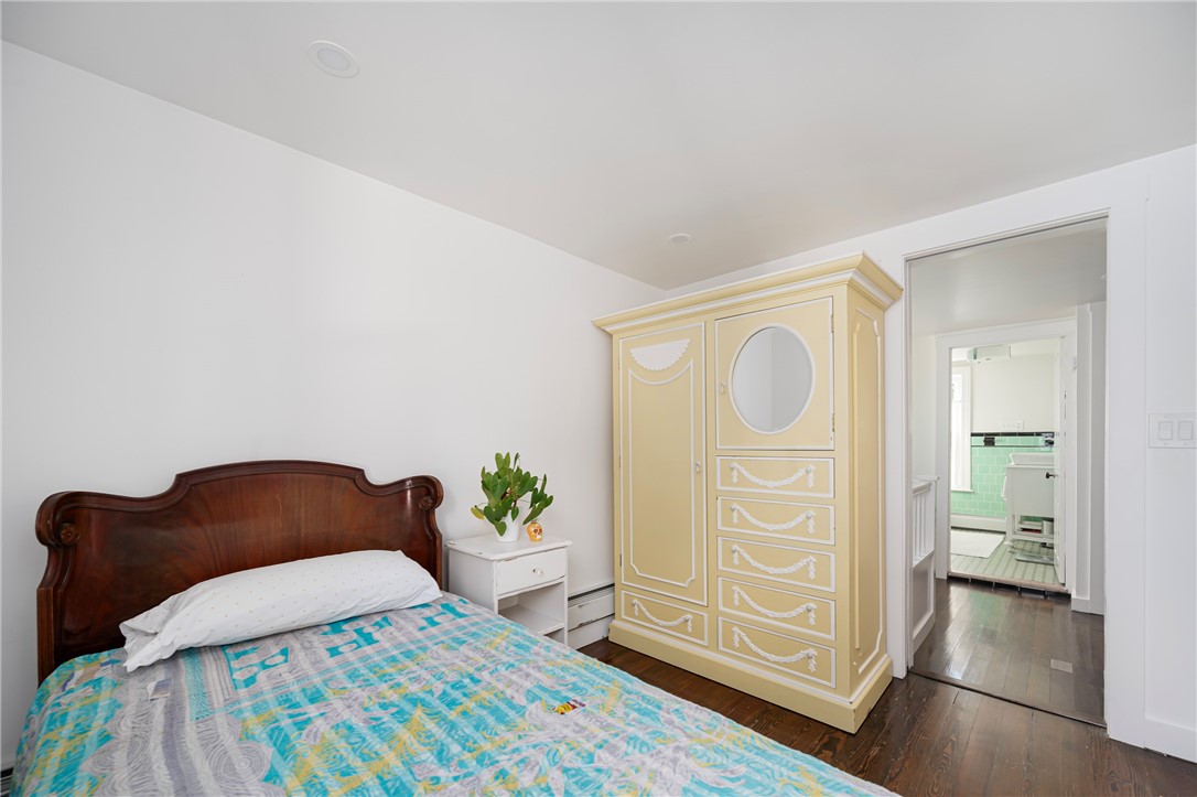 21 Avenue A