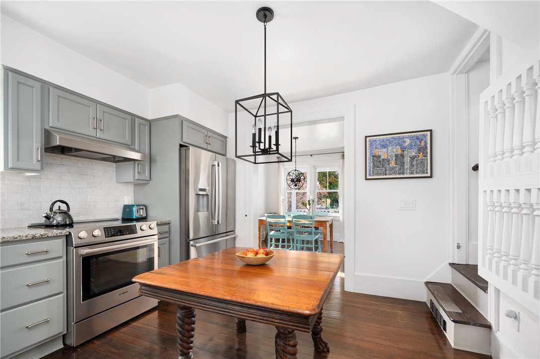 21 Avenue A