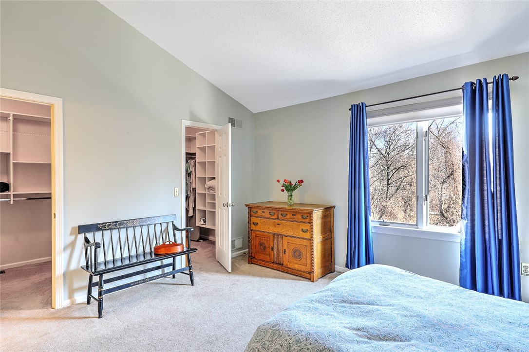 832 Bullocks Point Avenue 832