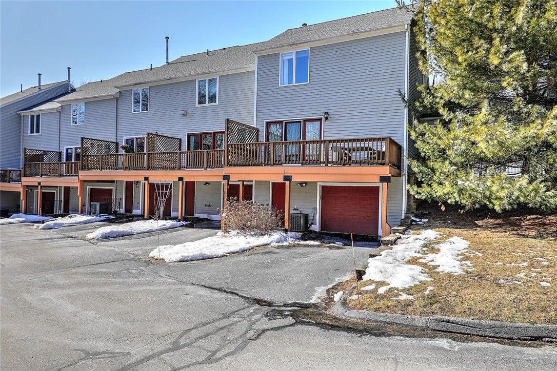 832 Bullocks Point Avenue 832