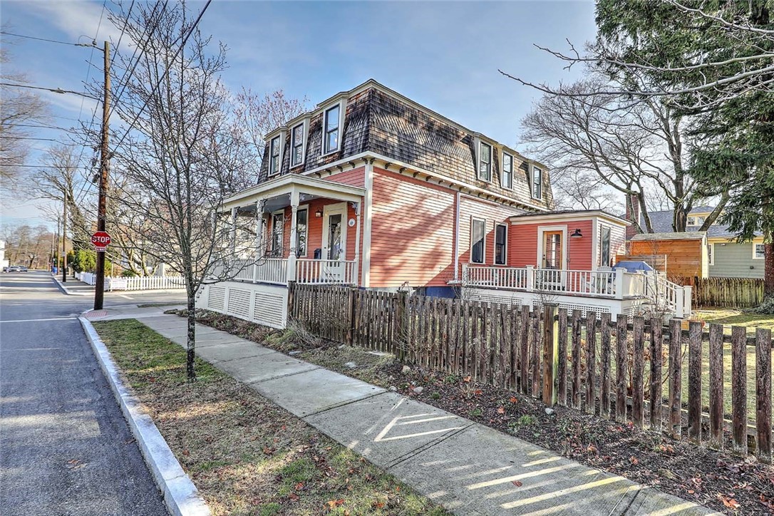 27 Sowamsett Avenue