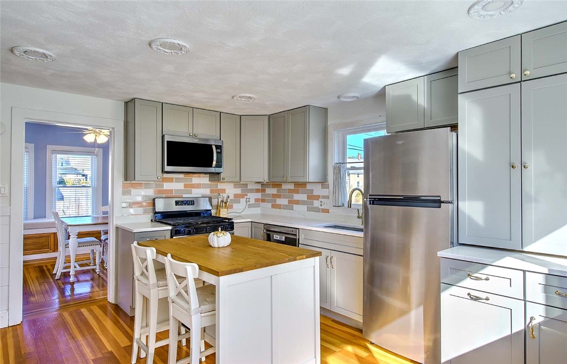 93 Narragansett Avenue