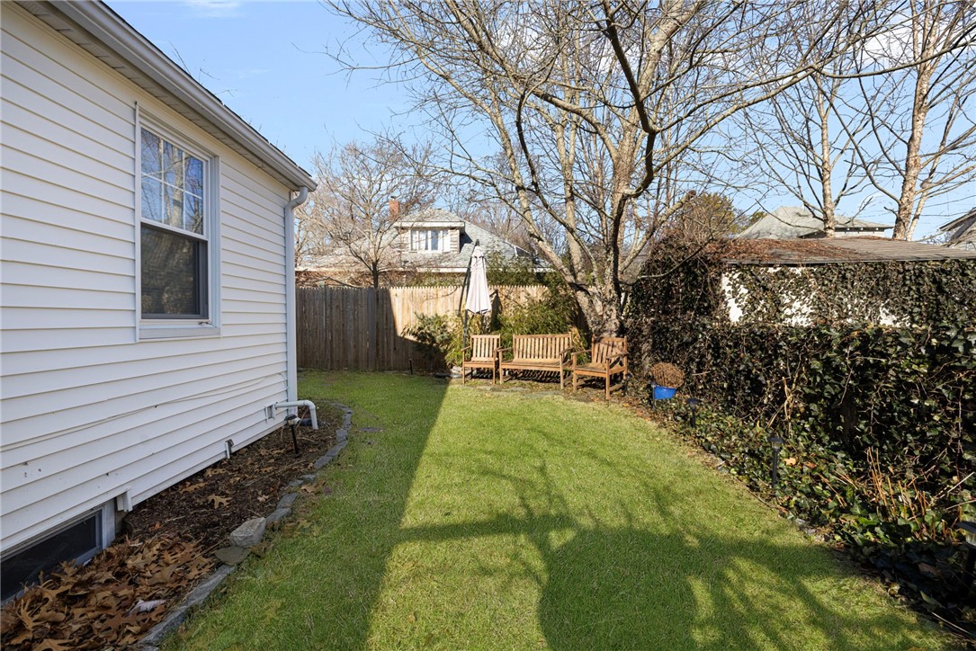 7 Bay Avenue