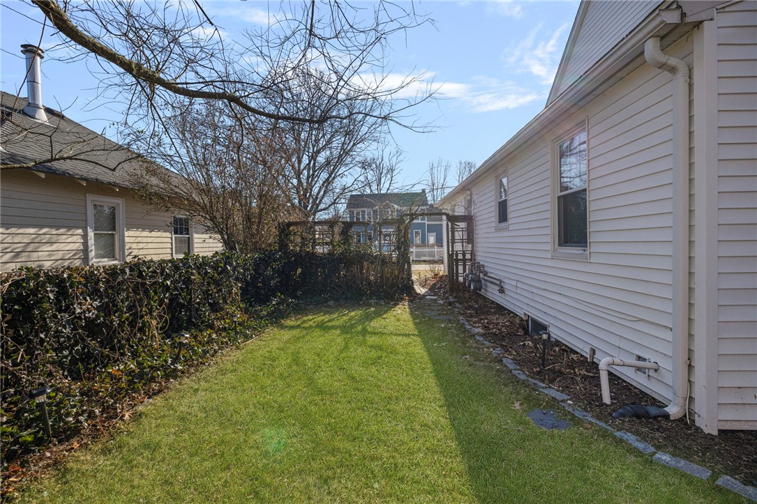 7 Bay Avenue
