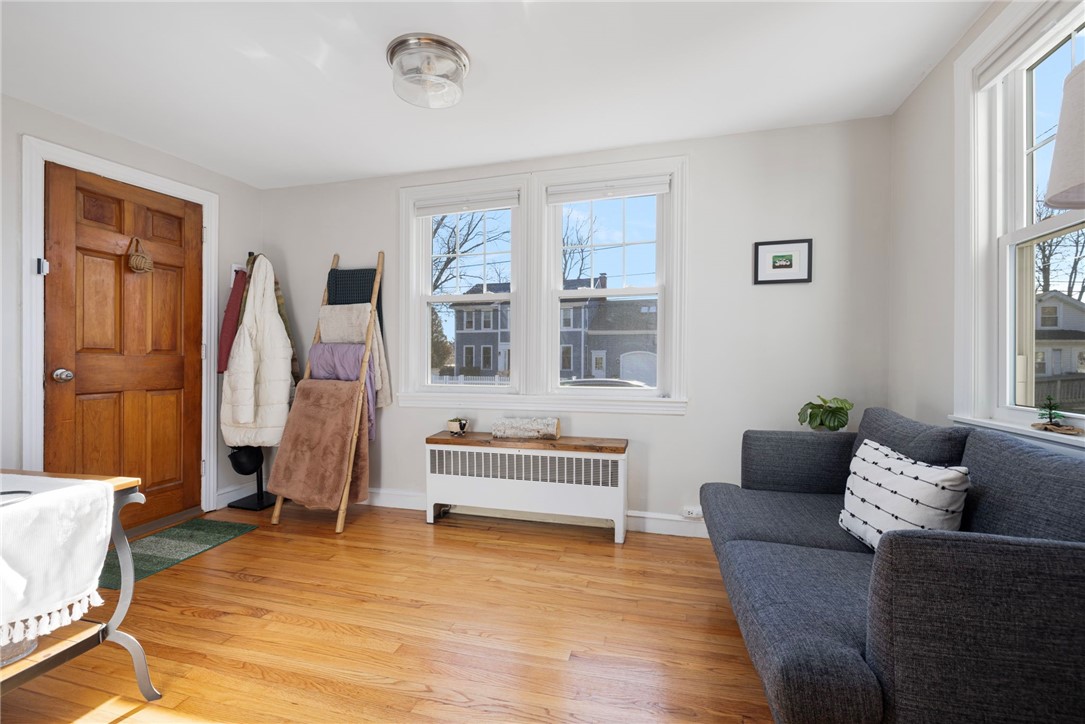 7 Bay Avenue