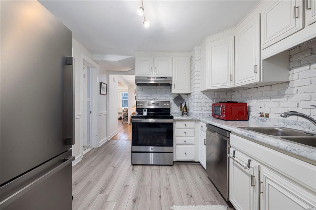 7 Bay Avenue