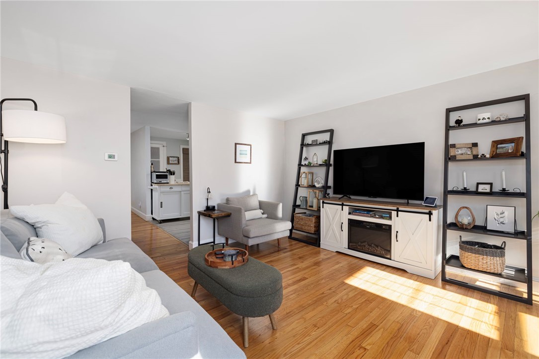 7 Bay Avenue