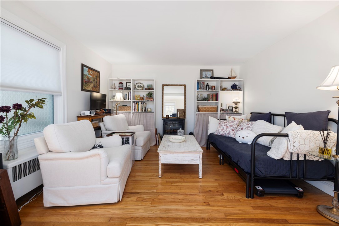 7 Bay Avenue
