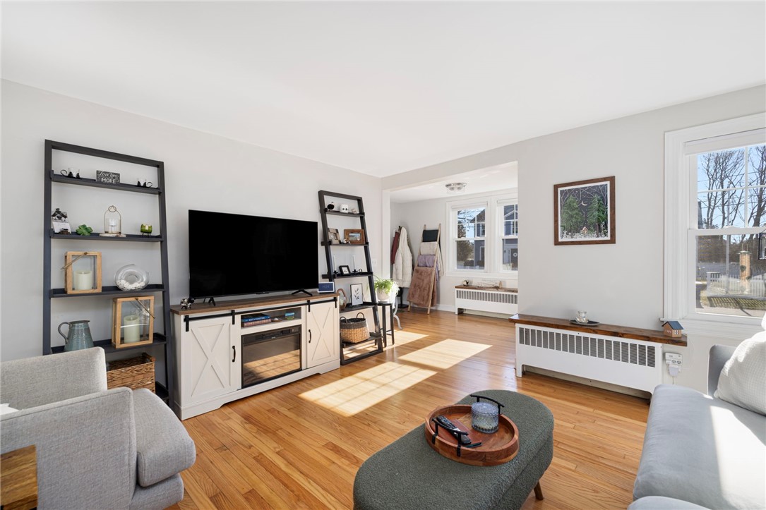 7 Bay Avenue