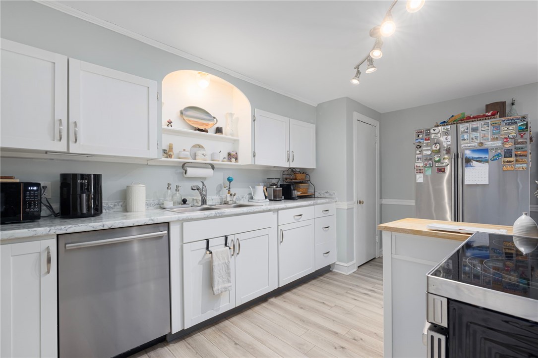 7 Bay Avenue