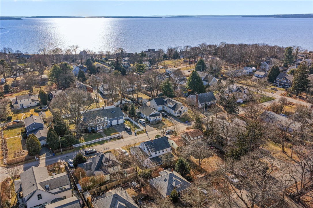 7 Bay Avenue