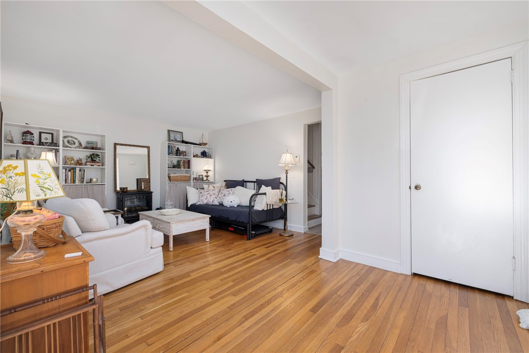 7 Bay Avenue