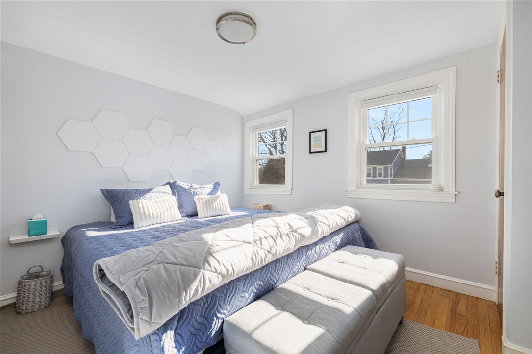 7 Bay Avenue