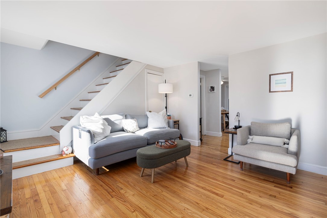 7 Bay Avenue