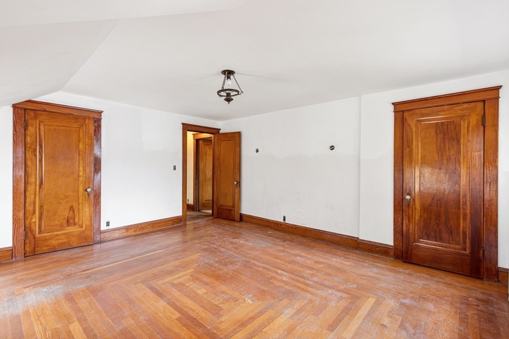 1292 Riverside Ave