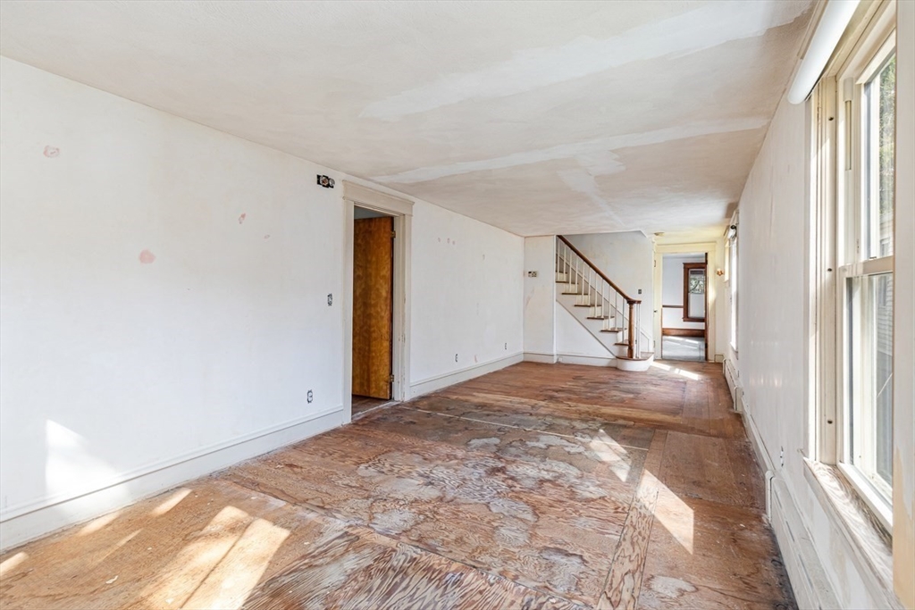 1292 Riverside Ave