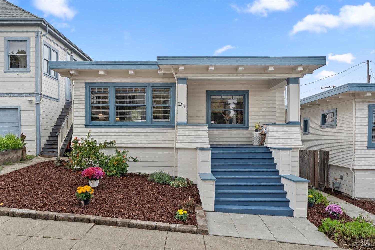 1211 Santa Clara St