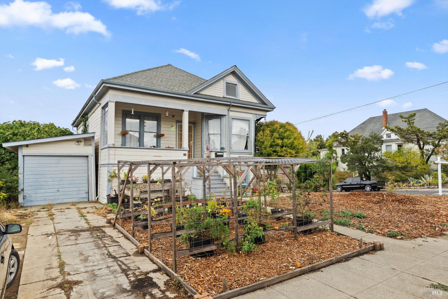 1211 Santa Clara St