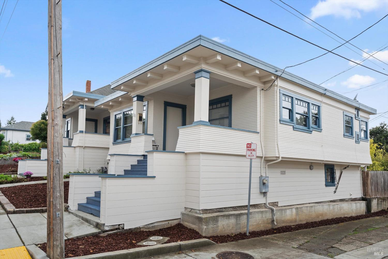 1211 Santa Clara St