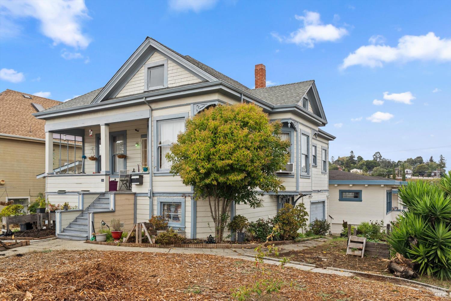 1211 Santa Clara St
