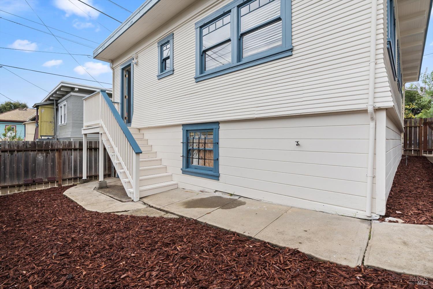 1211 Santa Clara St