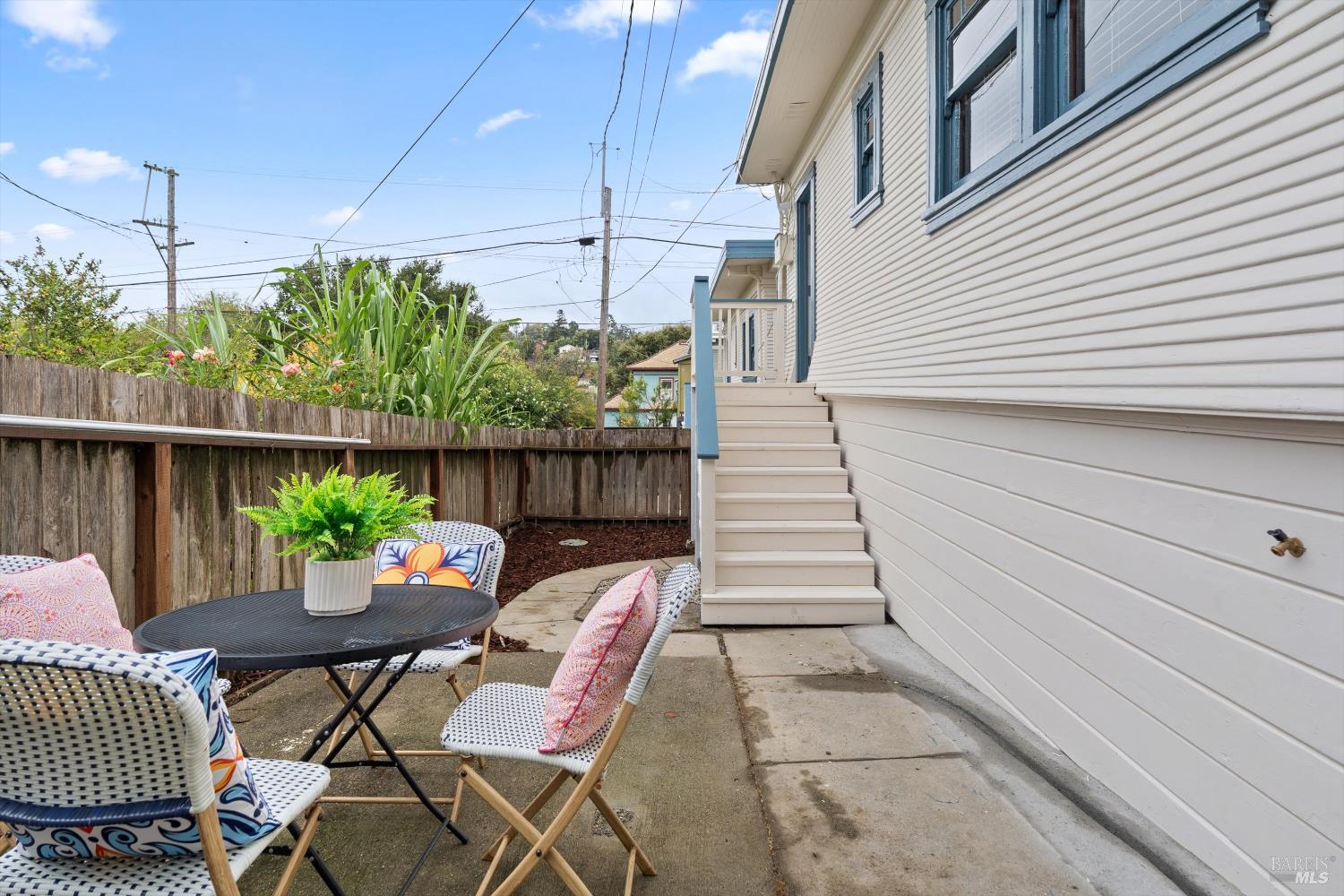 1211 Santa Clara St