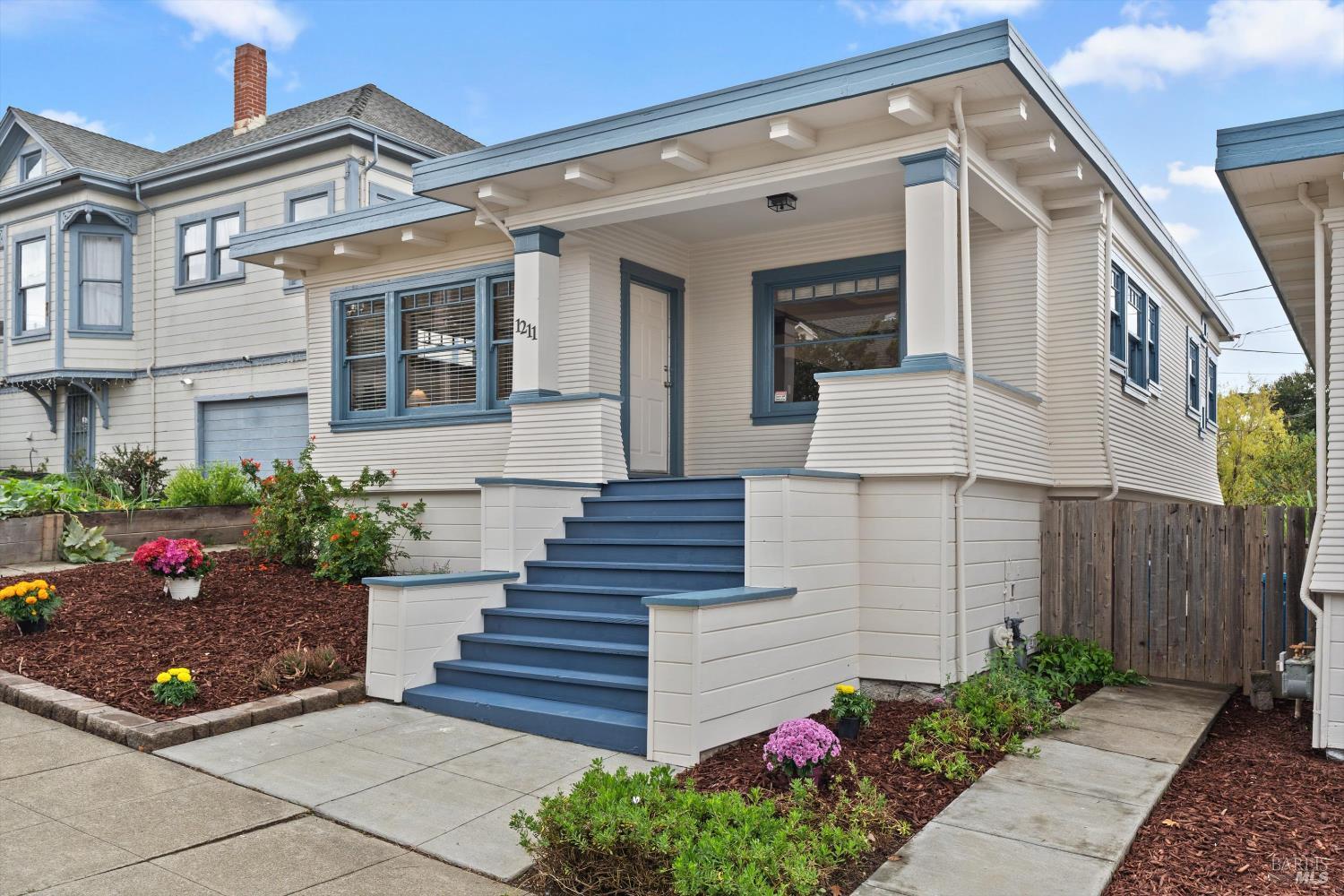 1211 Santa Clara St