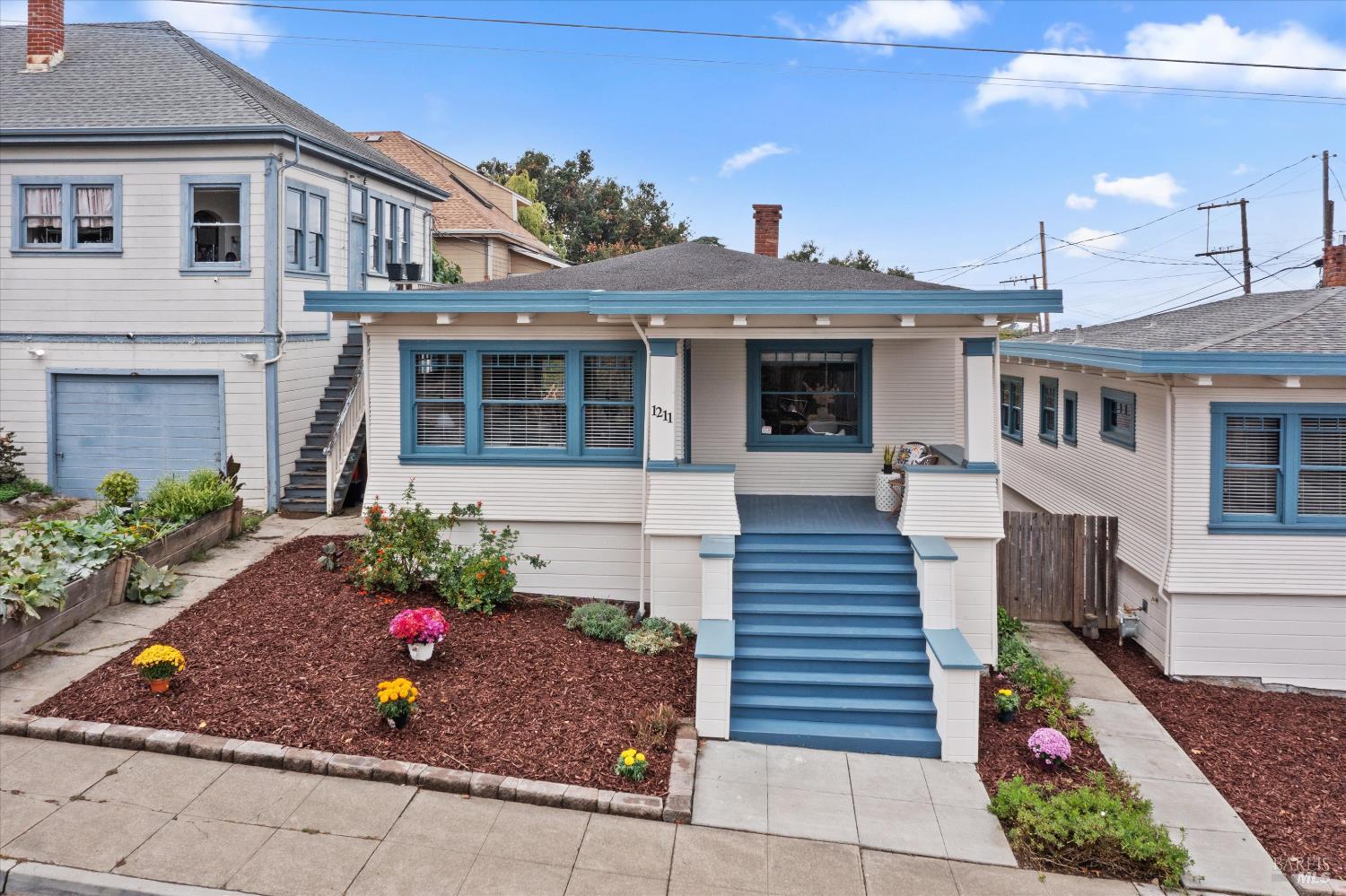 1211 Santa Clara St