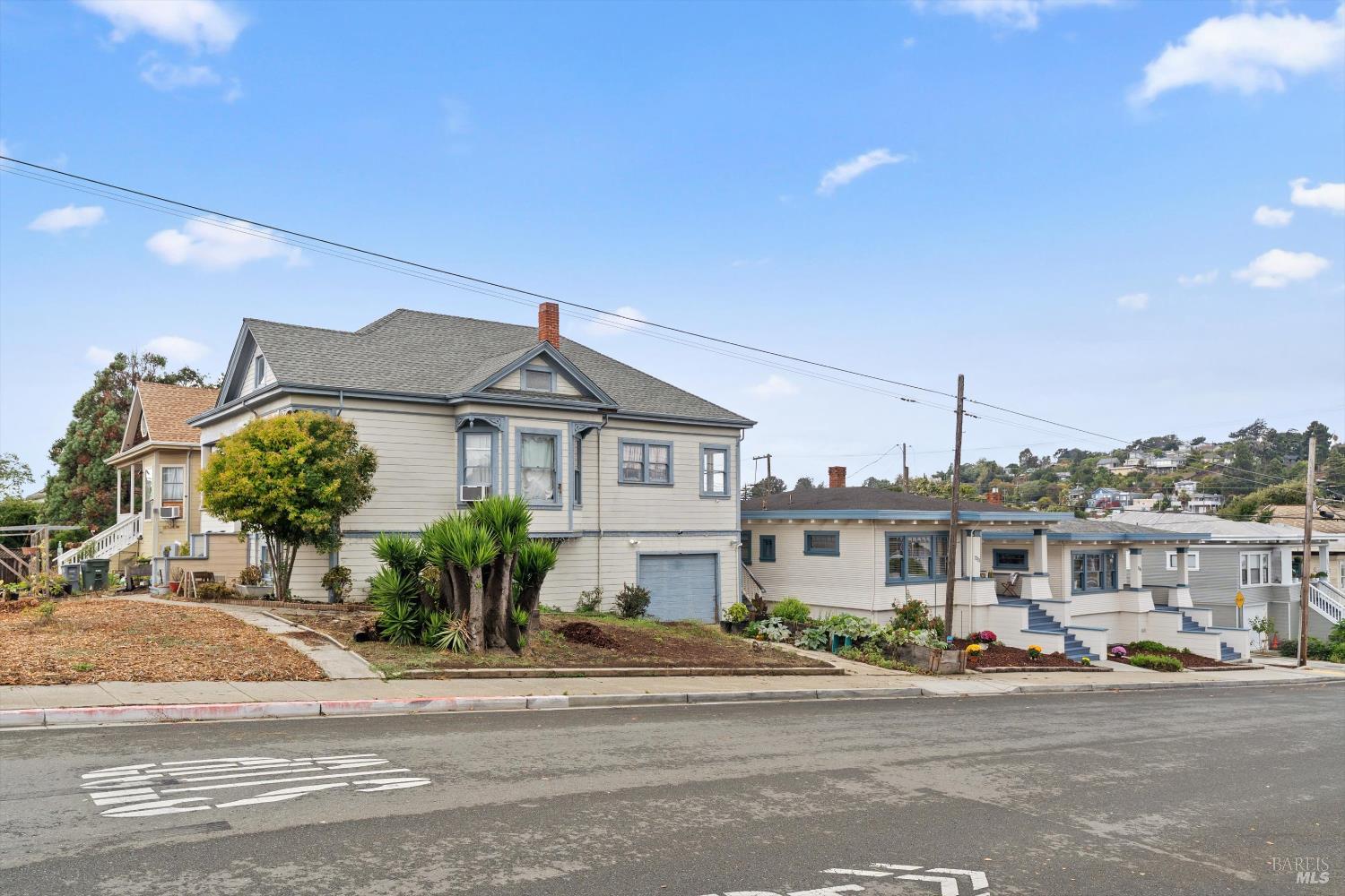1211 Santa Clara St