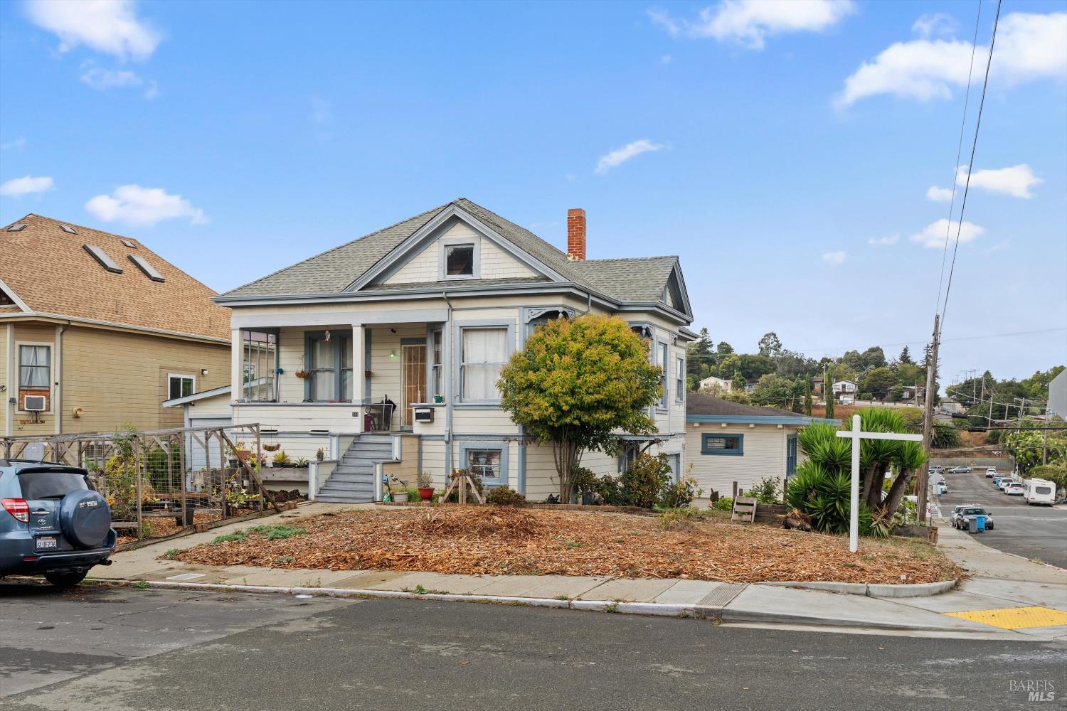 1211 Santa Clara St