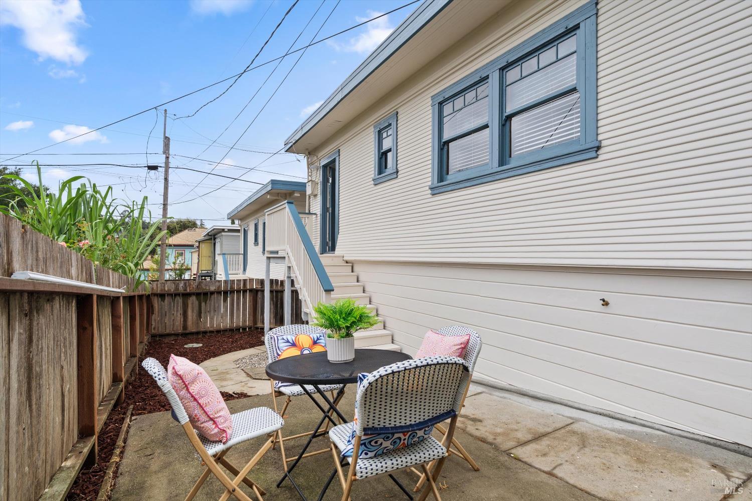 1211 Santa Clara St