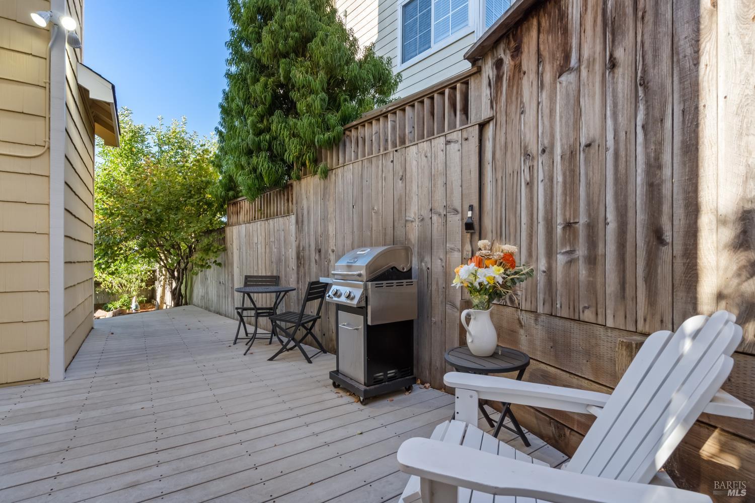 1073 Warren Drive