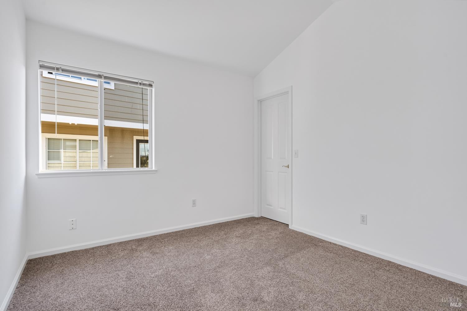 1073 Warren Drive