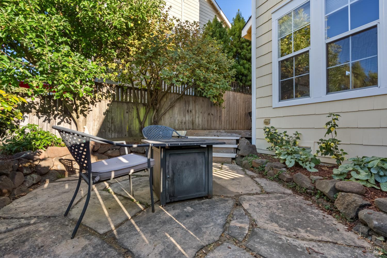 1073 Warren Drive